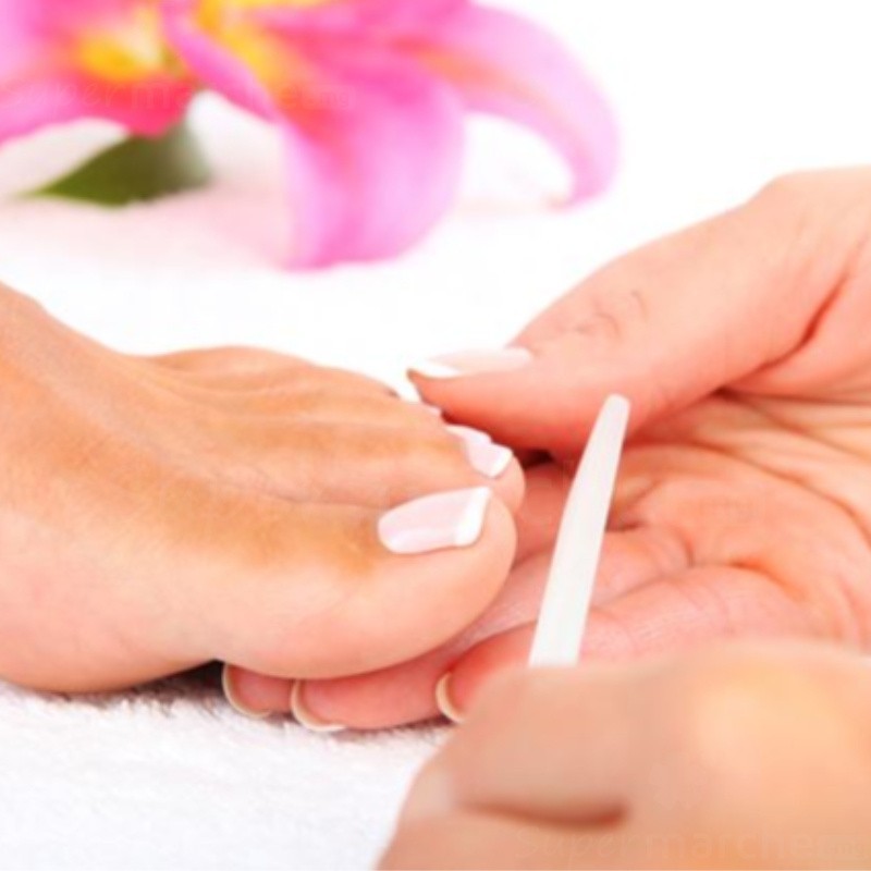 Manucure et pédicure à domicile  | déplacement 15.000ar - Pédicure