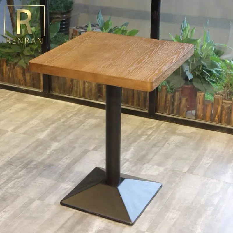 TABLE DE RESTAURANT  CARRE